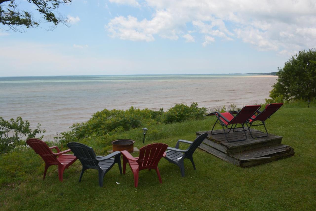 Birds Point Cottage On A Cliff Facing Lake Erie. Wheatley Exterior photo